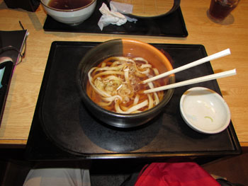 ③ひもかわうどん（かけうどん）