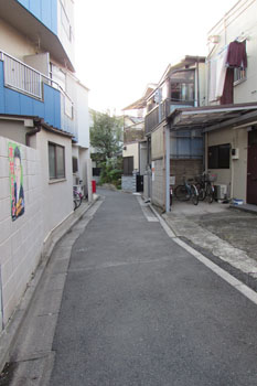④微妙に曲がる路地