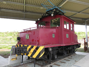 48-2-移設された炭鉱電車-s