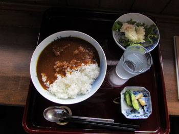 写真④赤松館百年カレー