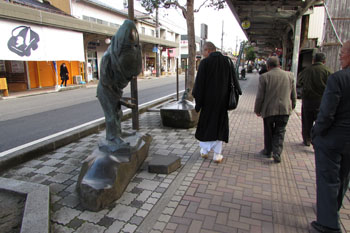 写真③お坊様と妖怪