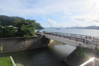④交流館の外の風景