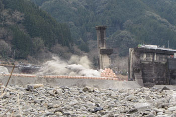 写真③爆破の瞬間
