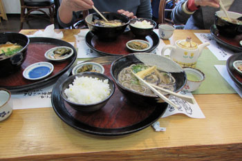 写真③十割蕎麦と黍飯