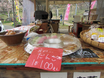 写真②桜祭りの露店