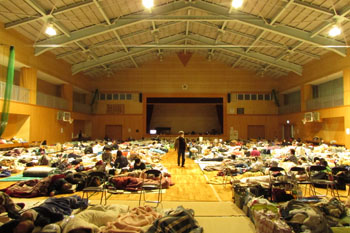 写真①麦島小学校体育館